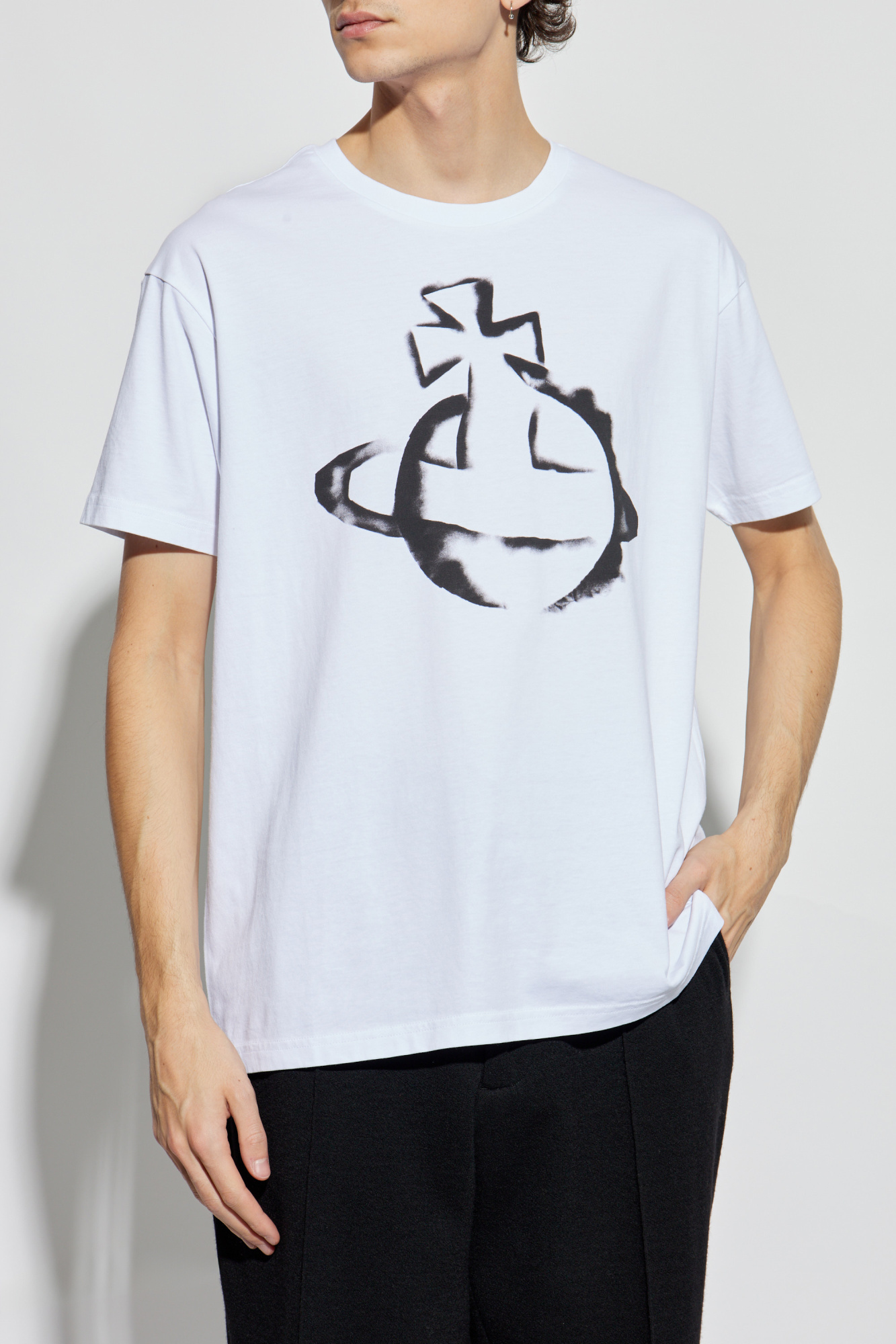Tシャツ・カットソー VIVIENNE WESTWOOD Men T-shirt White 3G010033J001M A401 White T-shirt with logo Vivienne Westwood - Vitkac AS